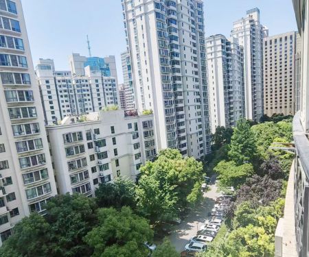 Apartment in a quiet corner next to Xujiahui