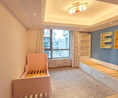 Duplex apartment next to Jet Li&#039;s houses in Shanghai with open view to century park